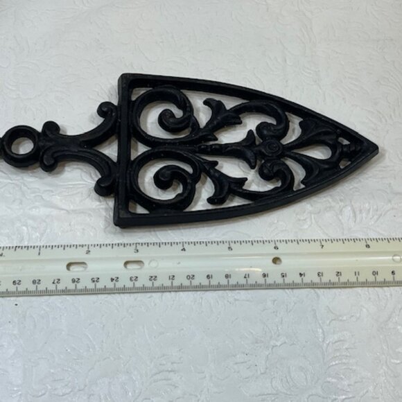 VTG Cathedral Cast Iron 3-Footed Trivet Pot Rest Dinner Serving Table 9"x4" - Picture 5 of 12